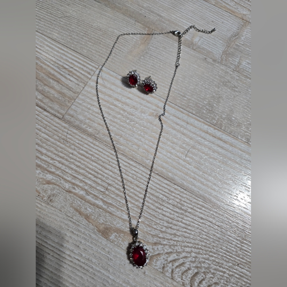 Vintage Style Red Halo Necklace and Earring Set